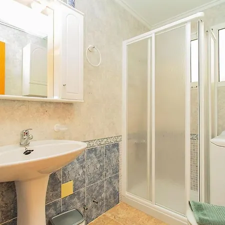Cozy - 200m To Locos Beach, Parking, Ac