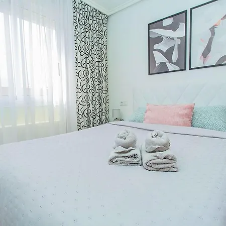 Apartment Cozy - 200m To Locos Beach, Parking, Ac Torrevieja
